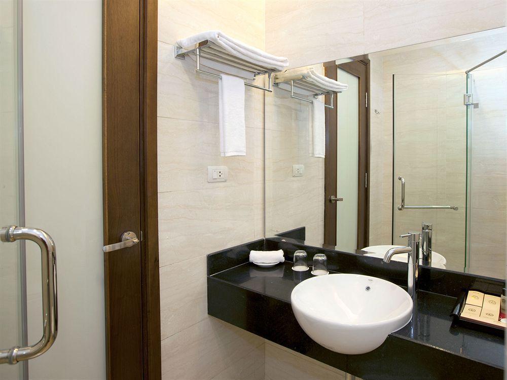 Le Carnot Hotell Hanoi Exteriör bild
